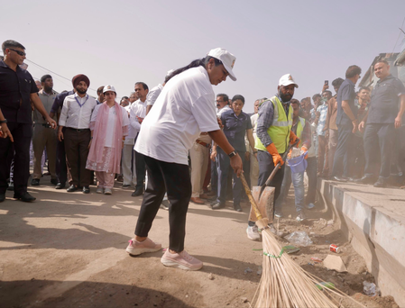 CM Rekha Gupta joins cleanliness drive under ‘Seva Mera Yogdan’ campaign; stresses accountability for cleaner Delhi