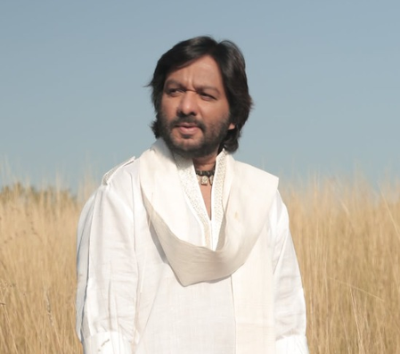 Roop Kumar Rathod visits CSMT, travels by train after years, says  ‘Iska maza hi kuch aur hai!’