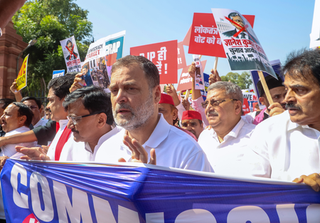 Rahul, MPs had no appointment to meet; learnt about their plan from police at 4 pm: ECI