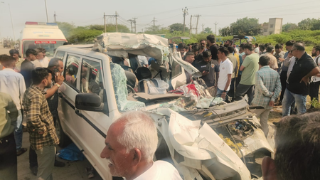 Seven killed as SUV rams into parked trailer in Gujarat’s Bhavnagar