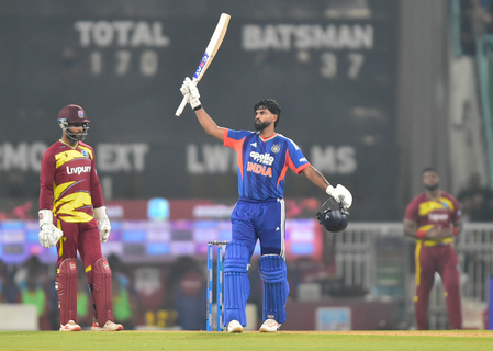 This knock is a strong signal that Shreyas is back to his best: Gavaskar