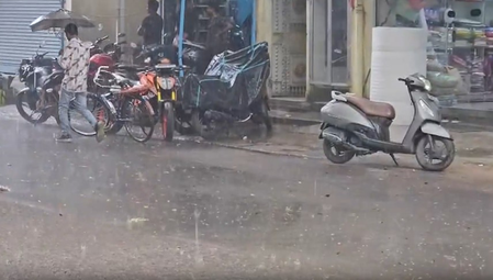 Heavy rain, thunderstorms likely to lash Kolkata, four south Bengal districts for two days