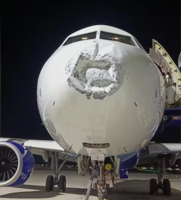 Lightning strike damages nose of aircraft en route from Patna to Lucknow; DGCA orders probe