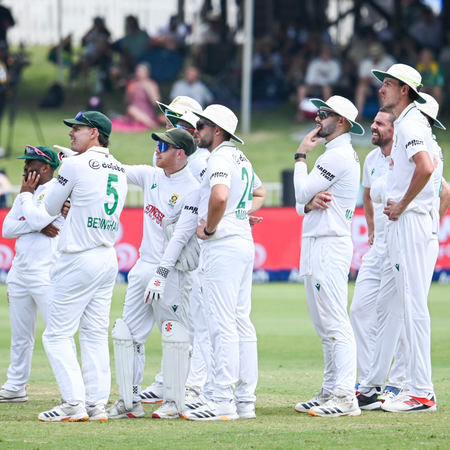 Fast bowlers share honours on Day One as South Africa restrict Australia to 187/6