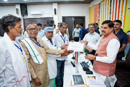 Patwaris assure cooperation on SVAMITVA registration work: MP CM