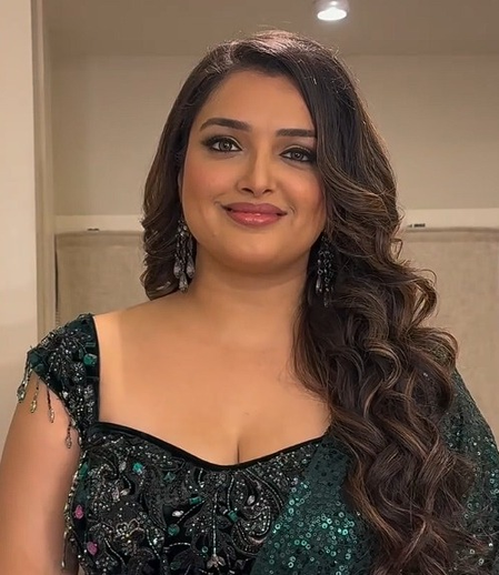 Aamrapali Dubey reveals Nirahua aka Dinesh Lal Yadav had girlfriends despite being married, never left his wife