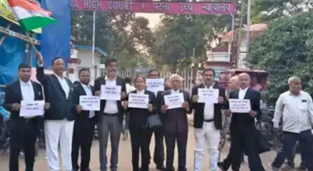 Patna HC advocates protest over voter ‘deletions’, demand Gyanesh Kumar’s resignation