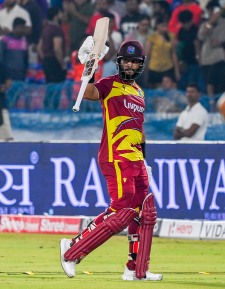 In-form Hope doesn’t throw his bat away, plays proper cricket shots, says Chanderpaul