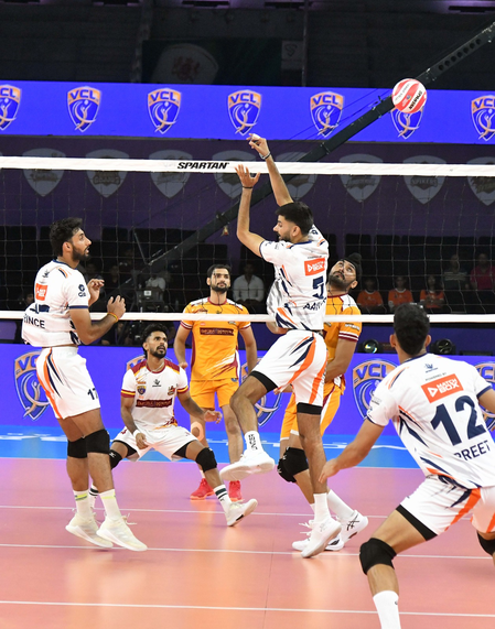 VCL: Ayodhya Garjan dominate Emperia Marathas, Haryana Hurricanes edge Hoogly Hitters