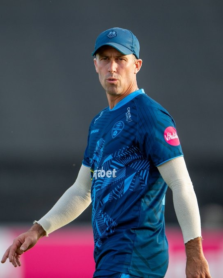Veteran batter Wayne Madsen signs new one-year red-ball deal with Derbyshire
