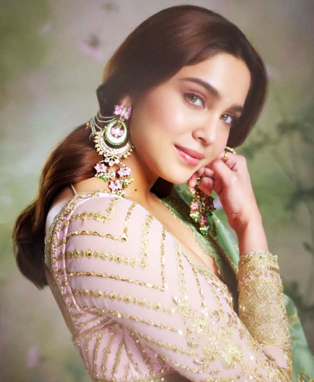 Sharvari unpacks Sooraj Barjatya’s approach for filming ‘Jhumka Patola’