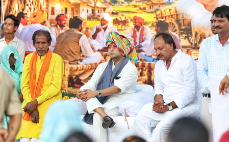 MP: Scindia rides bullock cart, interacts with villagers at Gram Chaupal
