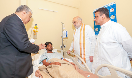 Kolkata stampede: Amit Shah visits hospital, meets injured devotees