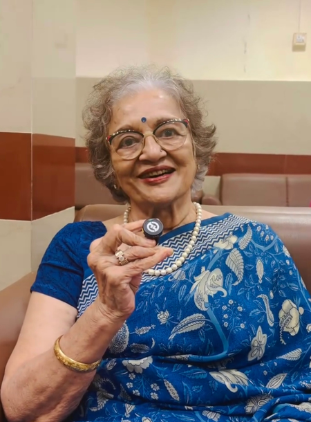 Asha Parekh speaks fluent Marathi, lauds Amruta Subhash for play ‘Asen Mi… Nasen Mi…’