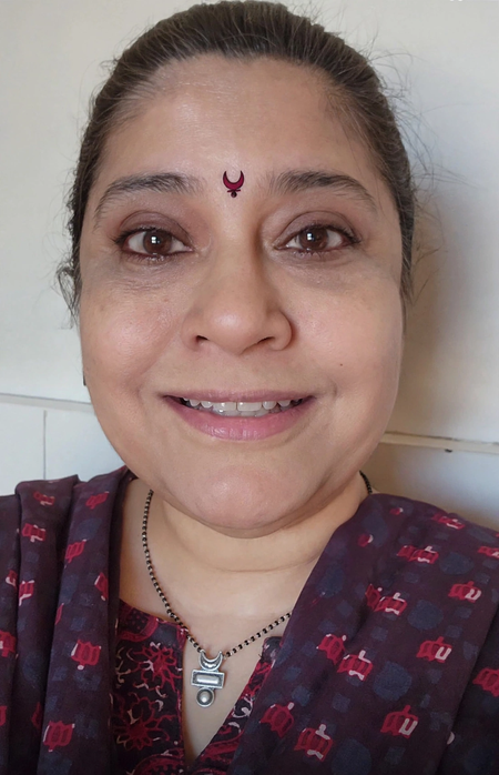 Renuka Shahane recalls SRK’s nervous reaction to Aziz Mirza’s advice on his Hindi during Circus shoot