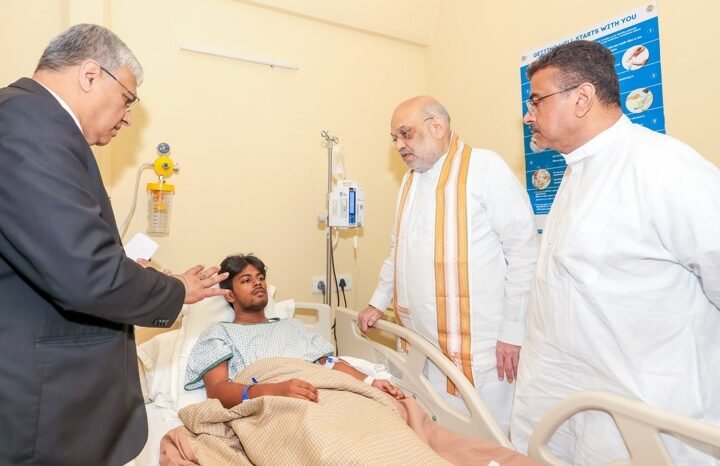 Amit Shah Meets Injured Durga Puja Devotees at Kolkata Hospital