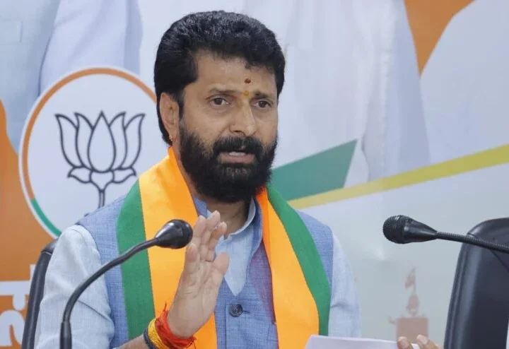 MLC Ravi Urges Karnataka CM to Implement Minimum Wages for Gram Panchayat Staff