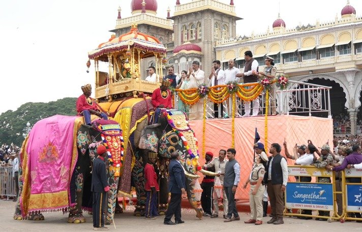 Telangana CM Revanth Reddy Attends Mysuru Dasara, Witnesses Jamboo Savari