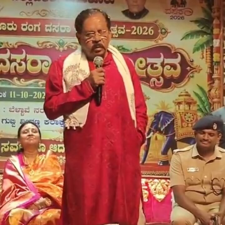 Karnataka DyCM G.Parameshwara showcases singing talent at Tumakuru Ranga Dasara