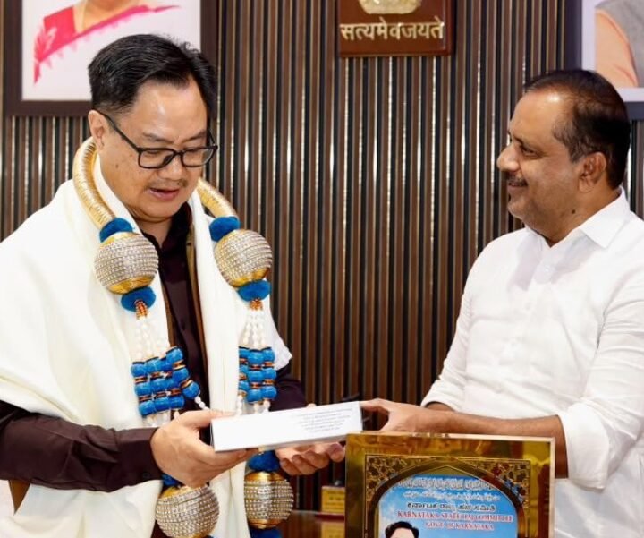 Khader Raises Karnataka Haj Pilgrims’ Concerns with Kiren Rijiju